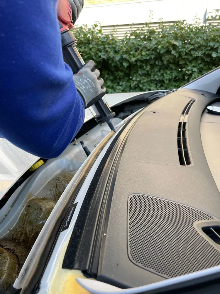 Auto glass installer fitting new car glass in Cocoa